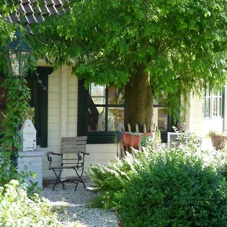 Cosy & Natural With Fireplace And Garden